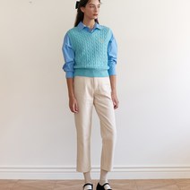 V NECK CABLE KNIT VEST