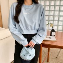 시크블랙 라이브 온앤오프 자수 라운드넥 크롭 맨투맨 cpt10390k28