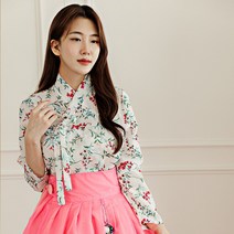 특별함을 갖춘 생활한복을 더한 퓨전 의상 상의 꽃무늬 저고리