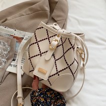 연이랜드 와플 스티치 버킷백 크로스백