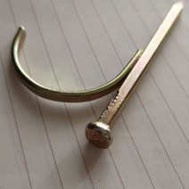 파이프 배관 홀더 못 가스관 전선관 쉽게 걸수 튜브못 클립 클램프 반새들 비닐하우스 배선관 상가공사 건설 엑셀파이프 공공기관 세들 반도 정리 보수 공사 병원 양새들 (32관)