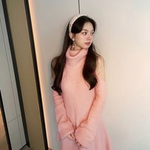 올리브색니트 핫핑크니트 겨울과 가을 2021 새로운 터틀넥 따뜻한 스웨터 드레스 느슨한 게으른 스타일 차가운 어깨 니트 드레스 여성 50