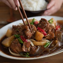 [다이닝키트] 나는닭찜 안동찜닭 닭다리살로 만든 순살 찜닭 700g 캠핑요리 찜닭밀키트