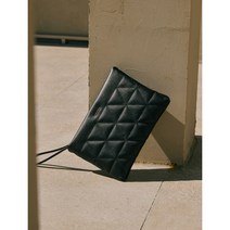 [빈폴ACC] (BE2XA4M825) 멜로우 퀼팅 클러치백 Black