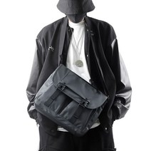 20대 스트릿코디 힙한 남친룩 데일리 캐주얼 메신저백