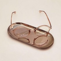 매력적인 두꺼운안경테 포인트주기좋은 바캉스코디 반투명 뿔테 안경