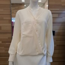 이랜드 [에스쏠레지아]에스쏠레지아 페미닌하게 입기 좋은 간절기 블라우스_ 덕천점