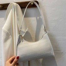 라일리 라일리 Rly 뱀피 무늬 가방 디자인 토트백 20대 대학생 패피룩 (9509992)