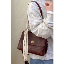 그녀의신발 유광 빈티지 데일리 심플 단색 크로스백 블랙 레드브