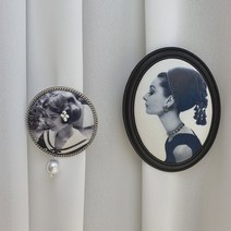 오드리 핸드메이드 앤틱 실크 자수 브로치