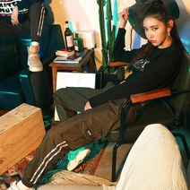 바우스트 힙한바지 카키색상 사이드포켓 화이트 라인 여자 카고 조거팬츠