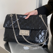 체인 레더 퀼팅백