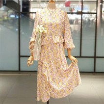 [오더렛] 라운드넥 나팔소매 러플 장식 원피스