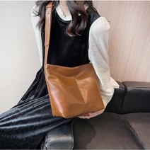 [캐비넷백] 소프트 무지 절개 사각 지퍼 데일리 크로스백 (3color)