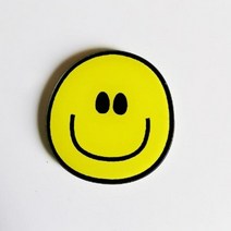 웃는 데이지 브로치 가방꾸미기 캐릭터 뱃지 브롯치 옷핀