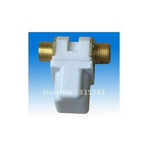 1/2 셀프 홀드 펄스 솔레노이드 밸브 남성 가스 물 6 VDC 저전력 긴 수명 래치 배송