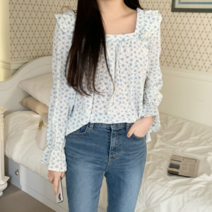 청평화 판트레 박시 브이넥 플라워 프릴 밴딩 블라우스
