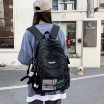 사이즈가 크고 등판과 어깨끈이 두툼하게 토이론 되어있어 어른들고 사용이 가능한 심플한 책가방