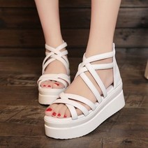 에블바잉 기본디자인의 심플한 7cm 통굽 스트랩샌들