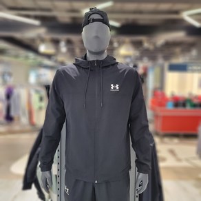 [언더아머] NC강남점 부드럽고 가벼운 안감 메쉬 바람막이 남성 UA 라이벌 우븐 윈드브레이커 재킷 블랙 1390149-[001]