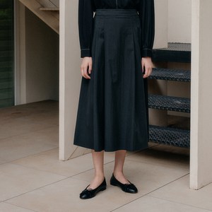 엽페 TUCKED FLARE SKIRT