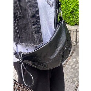 [당일발송]반달 비건레더 크로와상백 크로스백 데일리백 여행추천백 2Colos