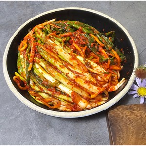 [맛없으면 환불보장] 국산 재료만을 사용한 알싸한 감칠맛이 일품인 정통 전라도 여수 파김치, 1kg, 2개