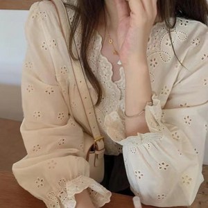 아이엠몽 여성 물결 브이넥 펀칭 블라우스