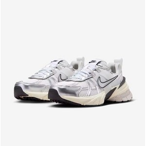 NIKE 나이키 우먼스 V2K 런 서밋 화이트 메탈릭 실버 FD0736-100