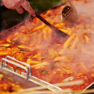 [2인분] 친구들 국물떡볶이 어묵은 기본 육수까지 포함되어 있는 환상의 떡볶이, 매운맛, 2개, 900g