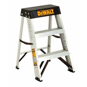 DeWalt DXL2010-02 61cm2피트 알루미늄 계단식 사다리 타입 IA 136.1 kg300파운드 강도 등급 174576, 1개