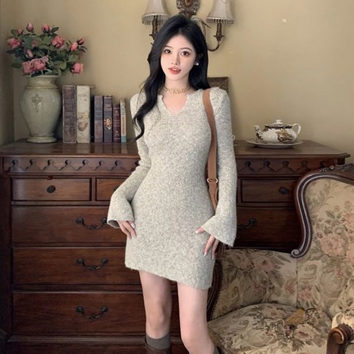 피어니스트 슬리브 V넥 긴팔 니트 미니 원피스