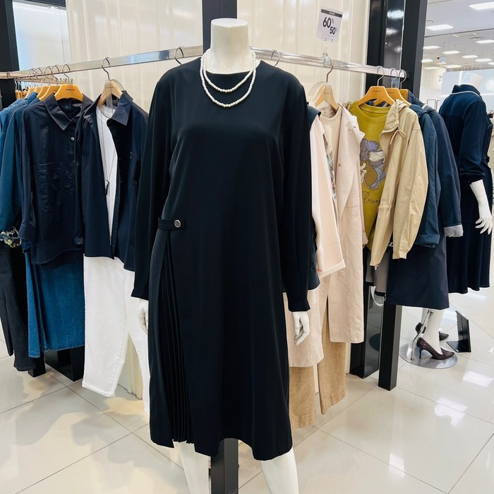 요하넥스 라운드넥 플리츠 포인트 쉬폰원피스블랙