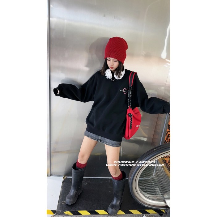 여성복 추한 라운드 하트 맨투맨