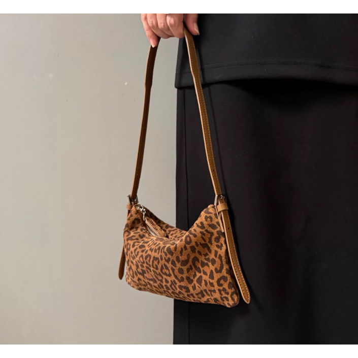 모멘트 호피 고급 스웨이드 패턴 스트랩 미니백