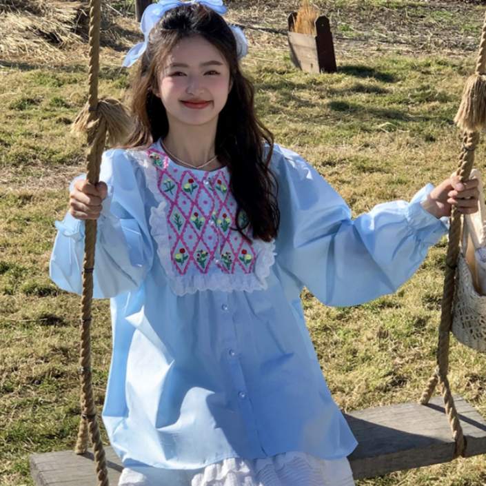 화이트 루즈핏 아일렛 레이스 펀칭 프릴 플라워 자수 a라인 퍼프 블라우스