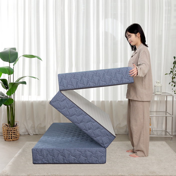 코트니아 국내산 3단 접이식 매트리스 생활방수 탄탄한 원룸 바닥 수면매트 자취 접는 침대 매트릭스 토퍼