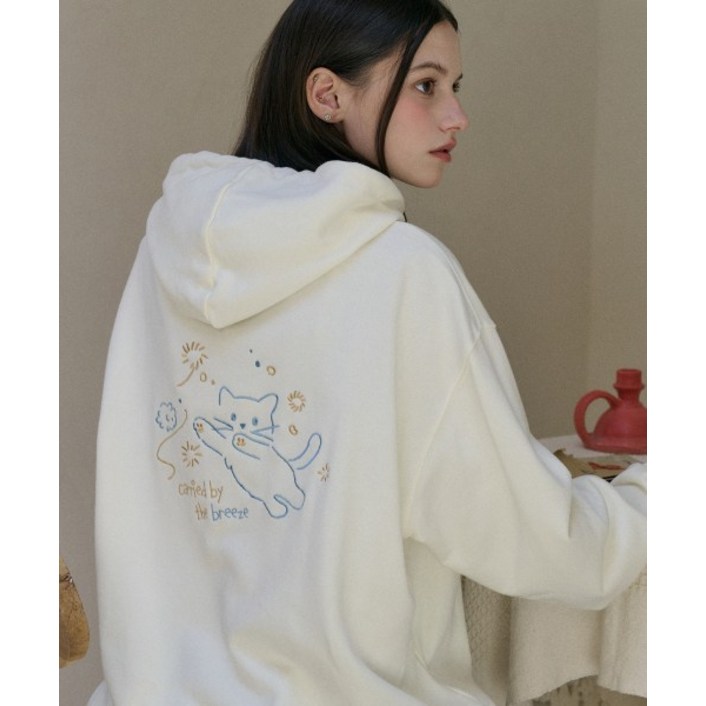 꼼파뇨 브리즈캣 자수 후드티 크림