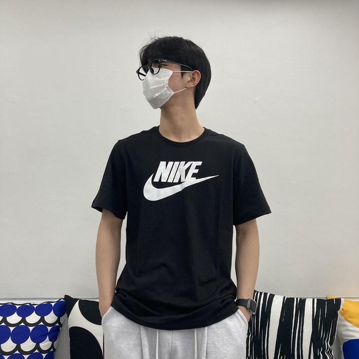 나이키 NSW 스포츠웨어 아이콘 퓨추라 반팔 티셔츠 AR5004 나이키 NSW 스포츠웨어 아이콘 퓨추라 반팔 티셔츠 AR5004