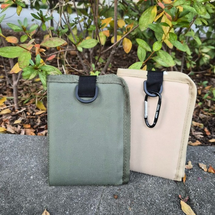 리노아 휴대용 접이식 슬림방석 캠핑 등산 피크닉+카라비너, 카키