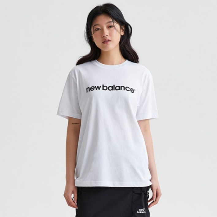 뉴발란스 여성용 W 에센셜 레터로고 STANDARD FIT 반팔티 NBNEFB0012