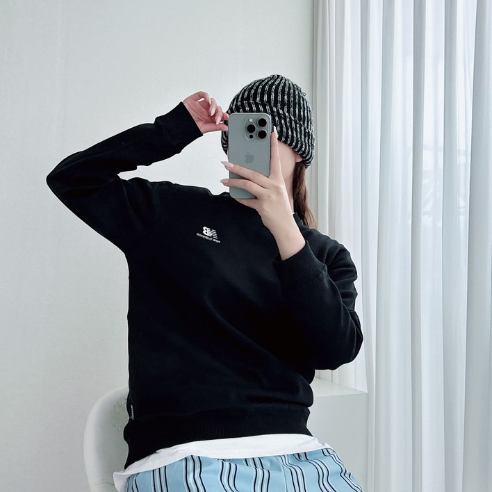 정품 뉴발란스 맨투맨 라운드넥 스탠다드핏 스몰로고 남녀공용 AP2508