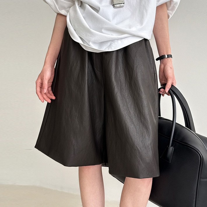 퀸앤조이 리브엘 5부 밴딩 인조 가죽 반바지