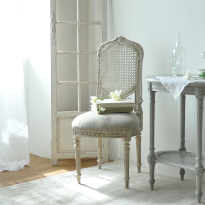 꼬떼따블 본사 엘로디 의자