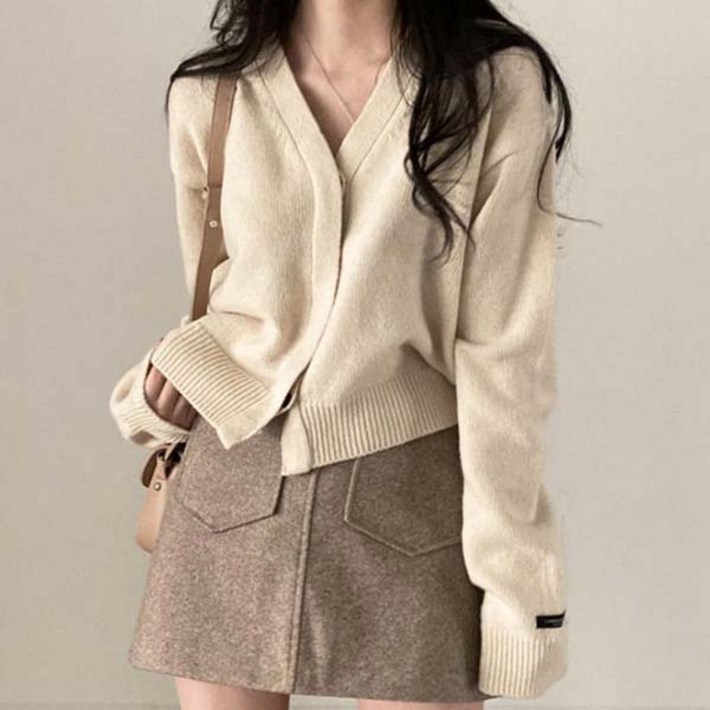 어반룩북 박시 루즈핏 브이넥 히든버튼 오피스 가디건 어반룩북 박시 루즈핏 브이넥 히든버튼 오피스 가디건