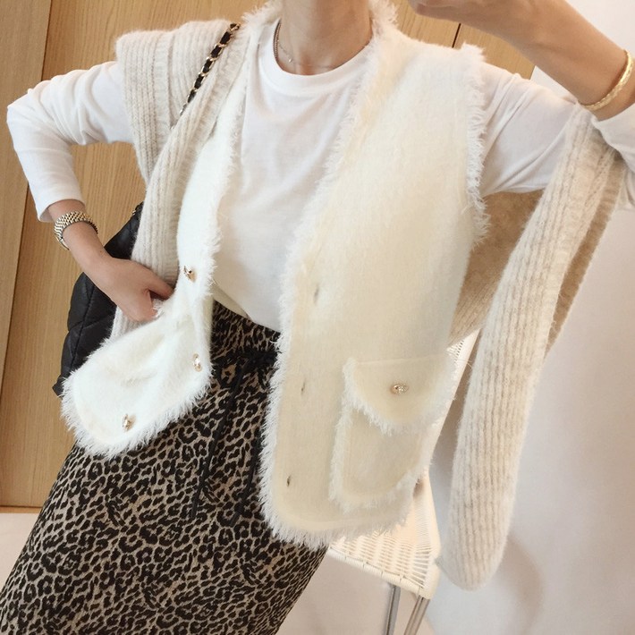 아이미마인 에델 브이넥 금장단추 포켓 수술 라이크 앙고라 니트 조끼베스트 2color