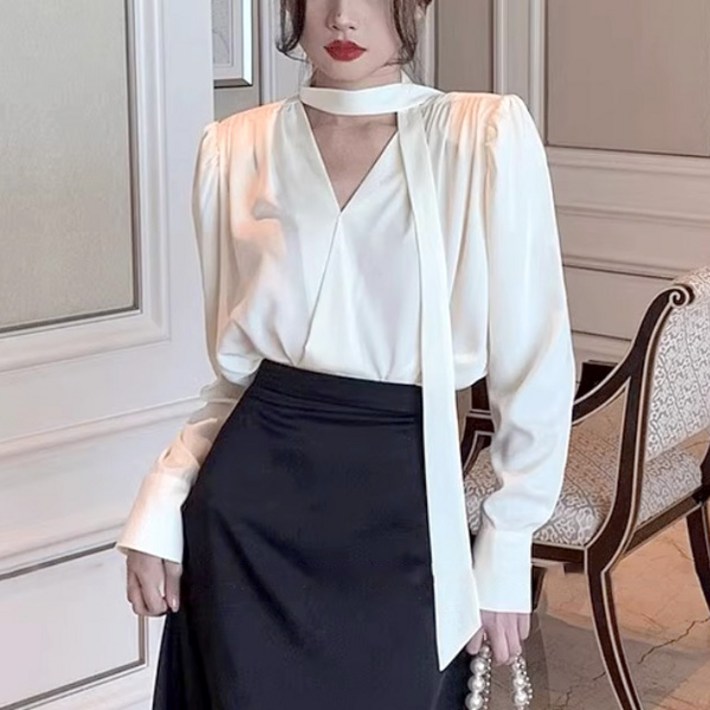 라라홀리 타이 브이넥 우아핏 퍼프 셔링 실크 긴팔 블라우스