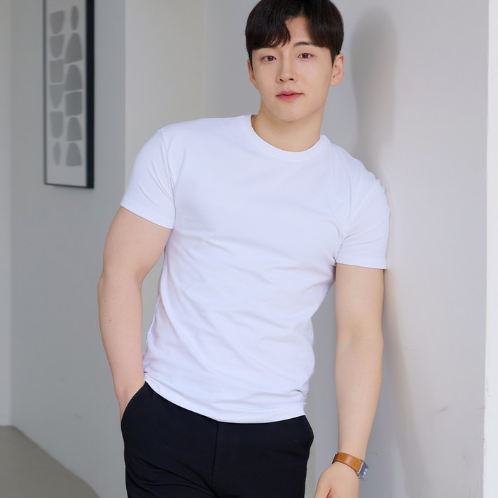 핵쿨남 어깨 등 몸좋아보이는 무지 라운드 반팔 머슬 핏 티셔츠 핵쿨남 어깨 등 몸좋아보이는 무지 라운드 반팔 머슬 핏 티셔츠