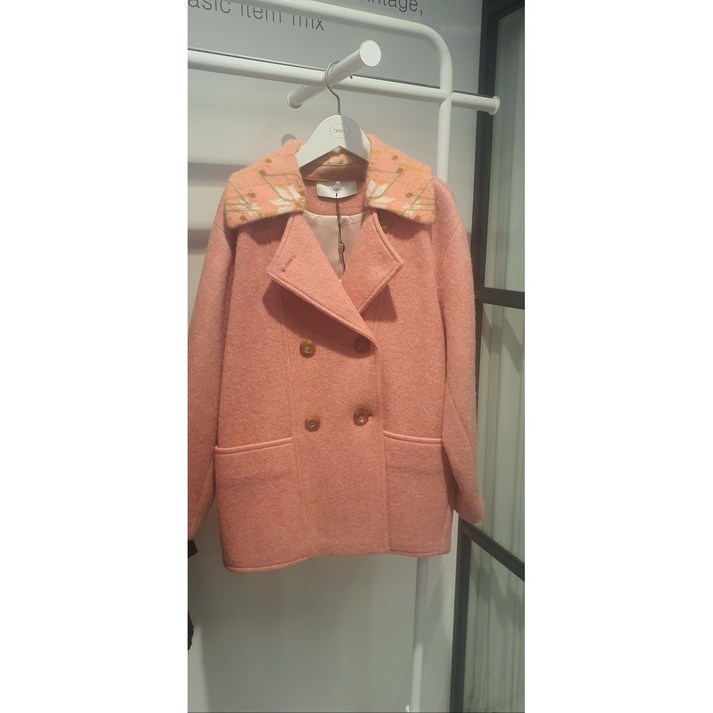 듀엘 DEWE 역시즌 초특가 덧카라 핑크 코트 D214MSG039  NC일산