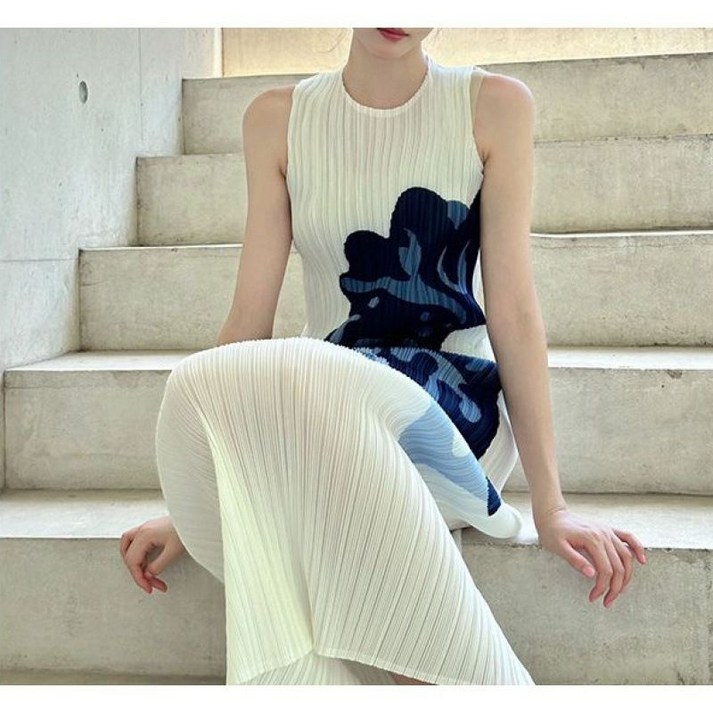 명품 쓰리하우스 롱원피스 루즈핏 라운드 고급스러운 날씬해 롱 원피스 보이는 주름치마 민소매